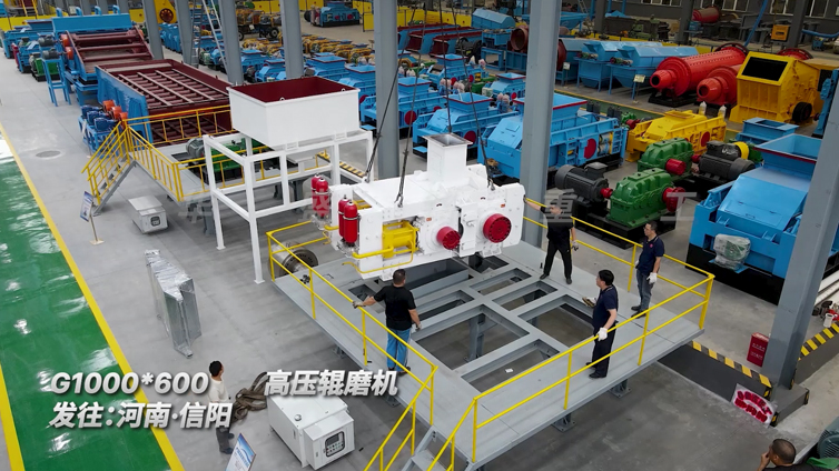 大型高壓輥磨機粉碎玄武巖時產200噸，能耗低產能高